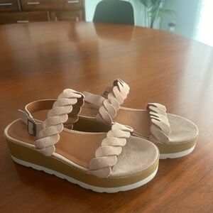 Lucky brand platform sandals size 8, blush color